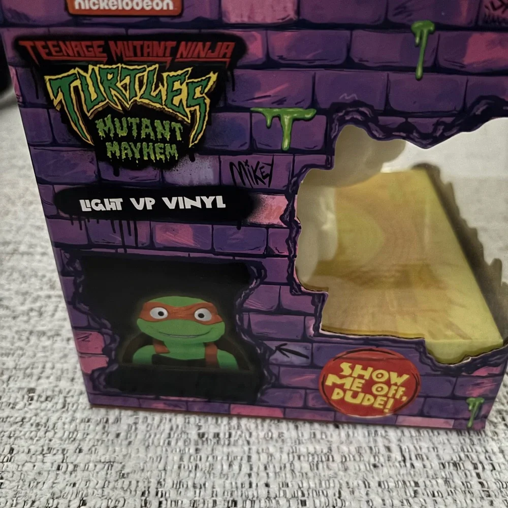 Nickelodeon Teenage Mutant Ninja Turtles Mikey Color-Your-Own Light Up Vinyl